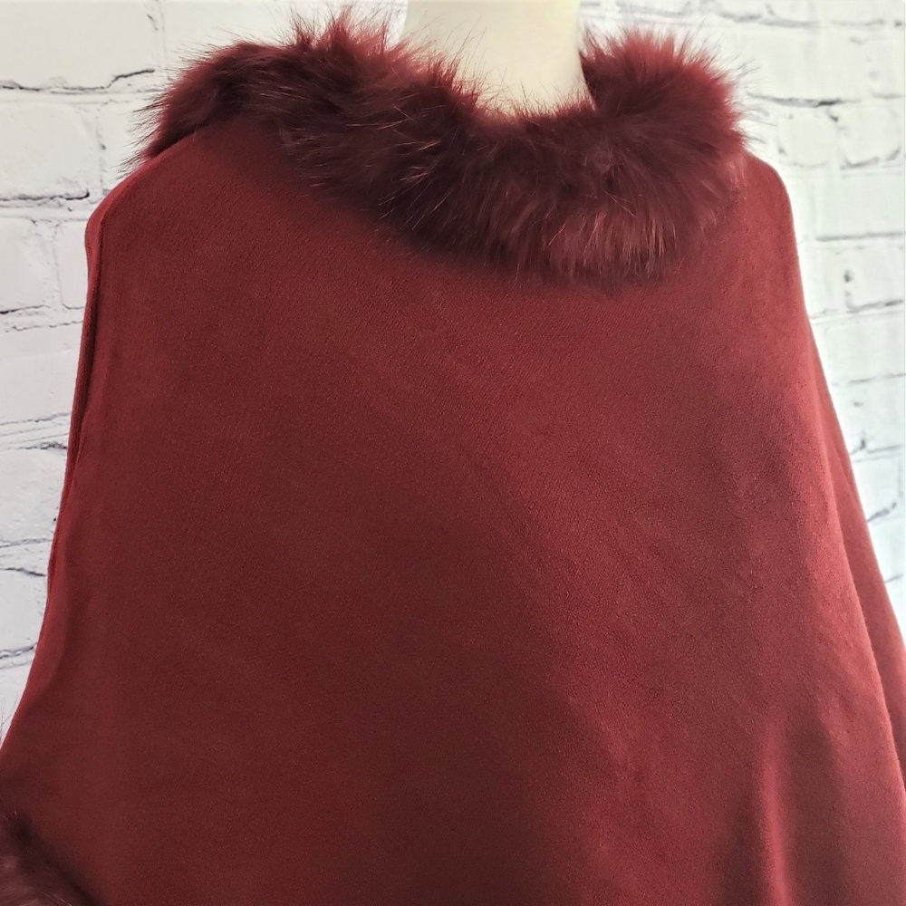 NWT KNIT FAUX FUR Trimmed Burgundy Poncho - Picture 4 of 4